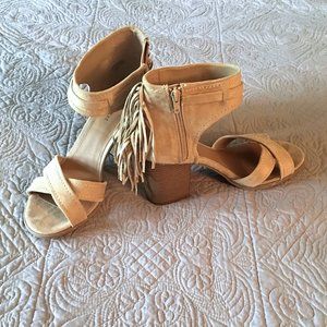 2/$15 Indigo Rd Beige Taupe Block Tassel Heels